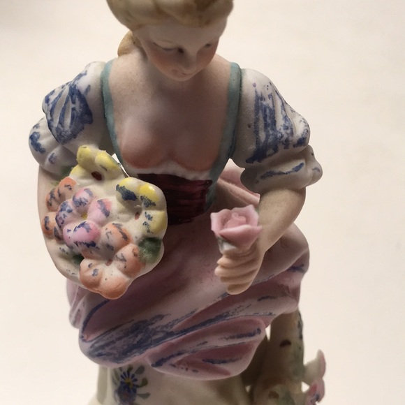 Two vintage hand-painted porcelain figurines. - Picture 7 of 12